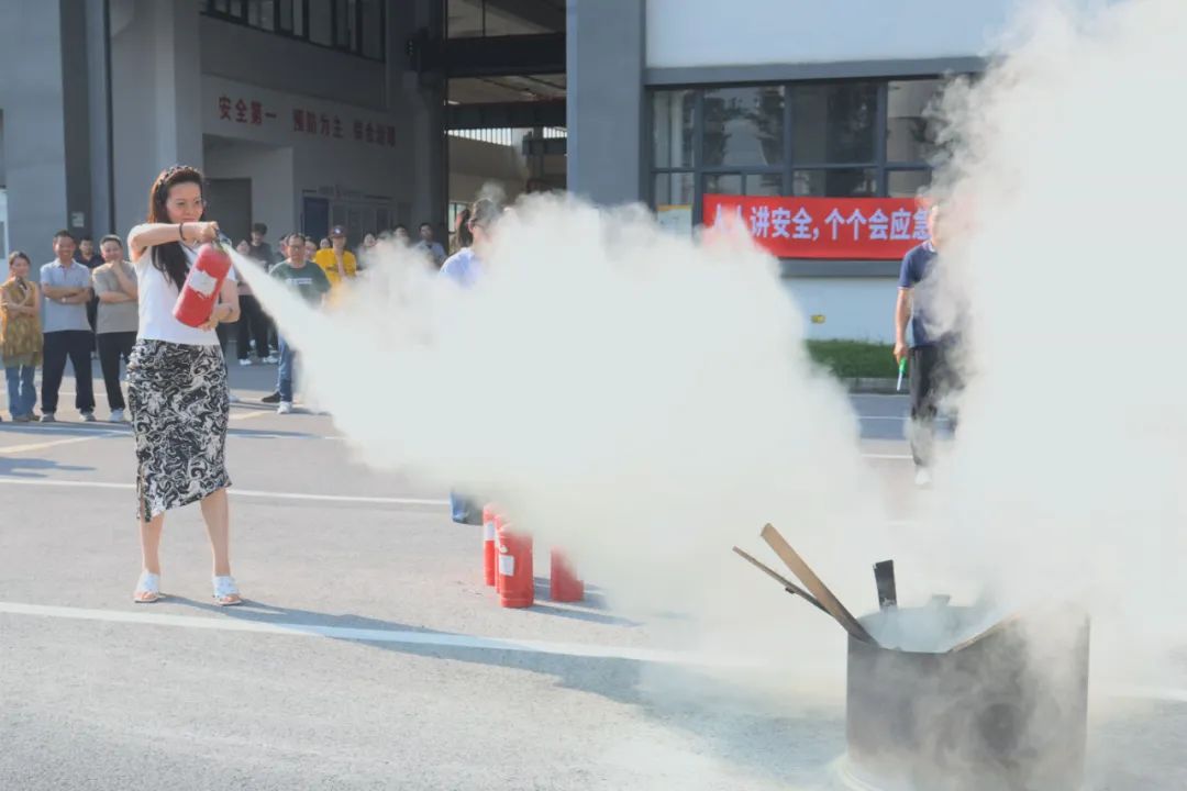 江苏铂莱国际开展2025年度消防安全演练 江苏铂莱国际开展2025年度消防安全演练